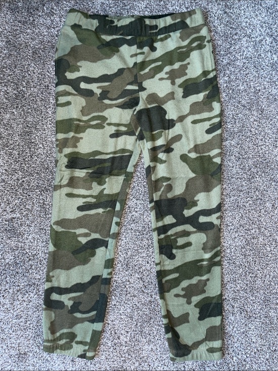 Derek Heart Pants - NWOT Derek Heart Women’s Camo pants. Olive & Dark Green. Size Large.